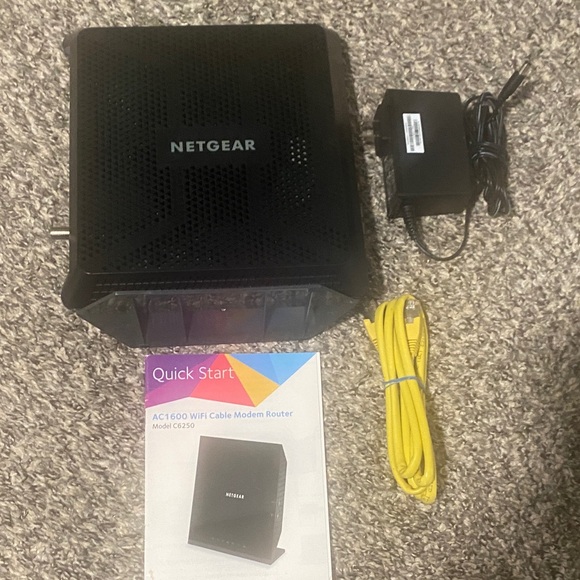NETGEAR Model C6250 WI-FI Cable Modem Router with Accessories - Picture 5 of 6